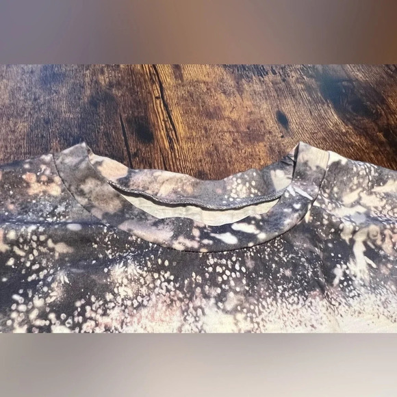 EMERY ROSE : ladies Yellowstone themed t-shirt. Size: 1XL - Picture 5 of 10